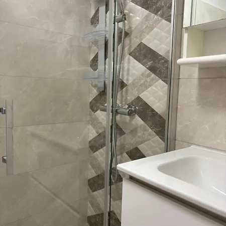 Lazar One Aparment * 伊佐拉